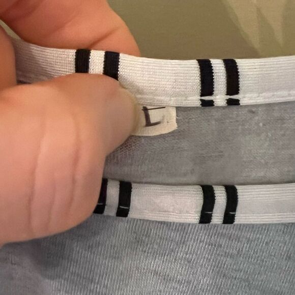 🎅 “It’s Beginning to Look a Lot Like Christmas” Top 🎅 - Picture 9 of 10